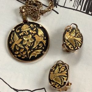 VINTAGE 1950s DAMASCENE CLIP EARRINGS & PENDANT NECKLACE, 24” Chain
